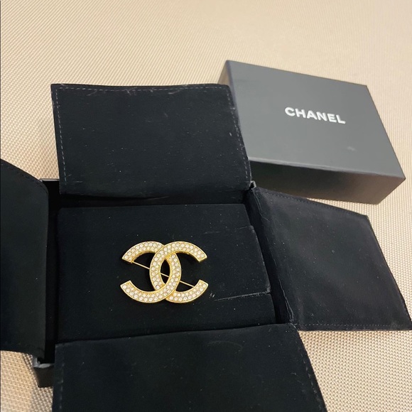 Chanel Brooch Guaranteed Authentic - Picture 1 of 8